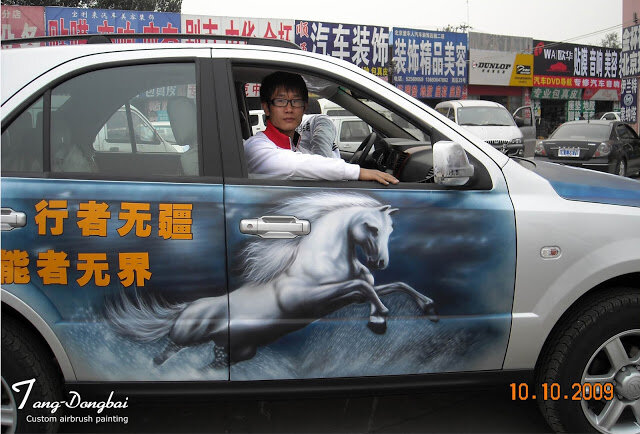 Silver car with white horse airbrush along the side